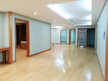Hyochang-dong Villa